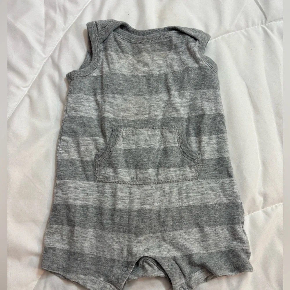 Cute Old Navy Gray Striped Kids One Piece shorts outfit- size 6-12 months